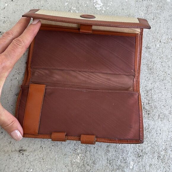 Dooney & Bourke Cream and Brown Clutch wallet - Picture 9 of 10